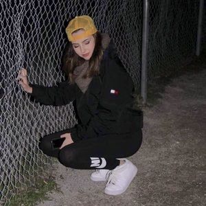 TOMMY HILFIGER wind breaker with hood